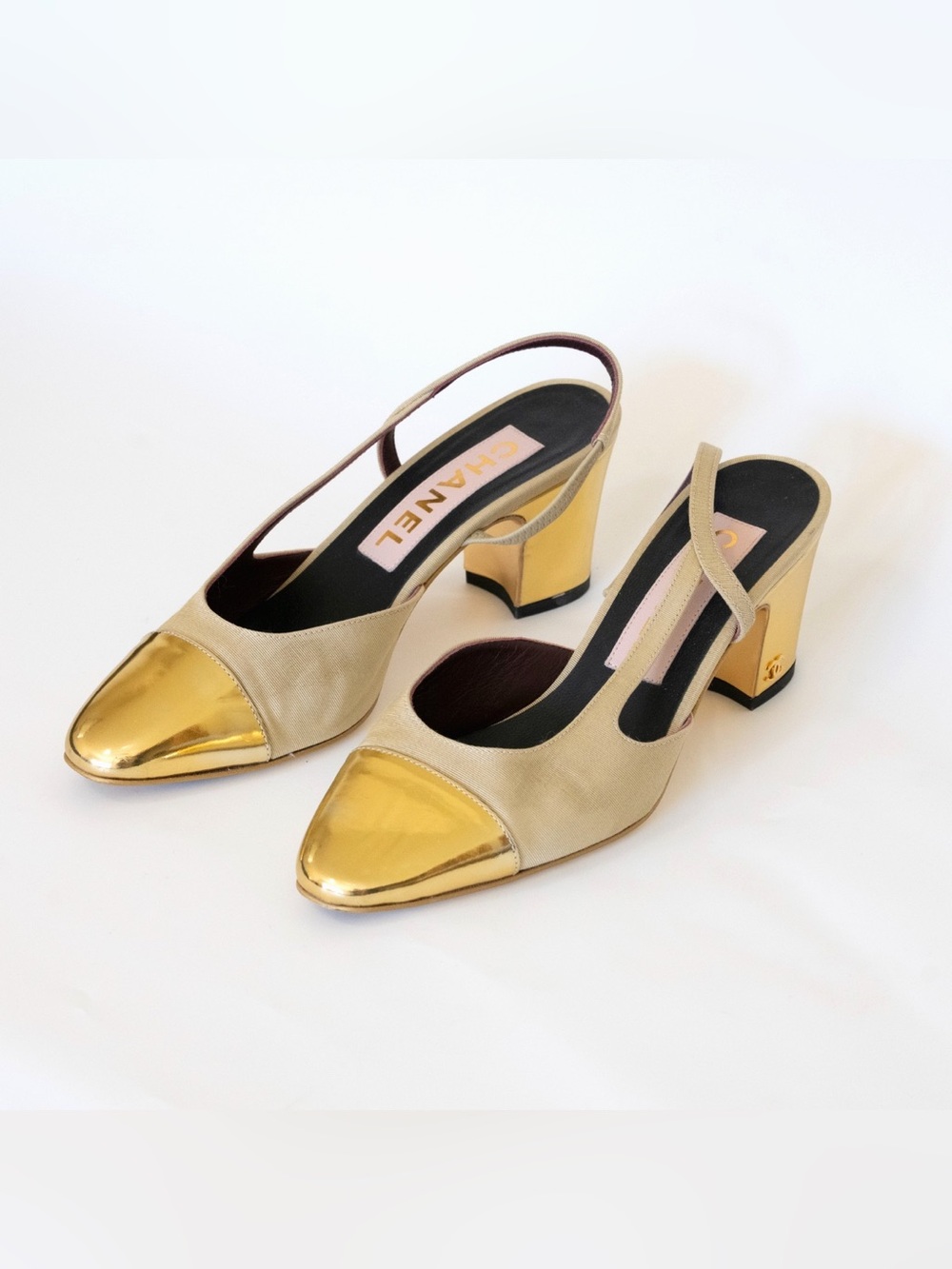 Chanel Classic cap-toe slingback heels ✨